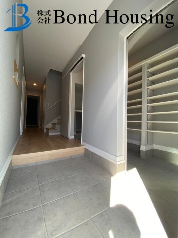 LDK22帖超え　美山台2丁目　1号棟の玄関