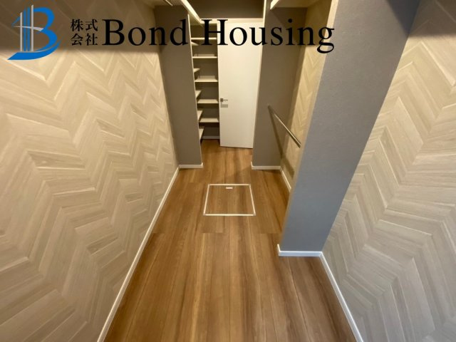 LDK22帖超え　美山台2丁目　1号棟の玄関