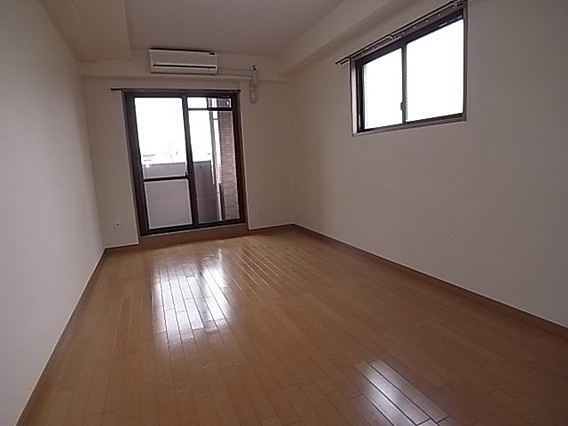 プレサンス新神戸の洋室