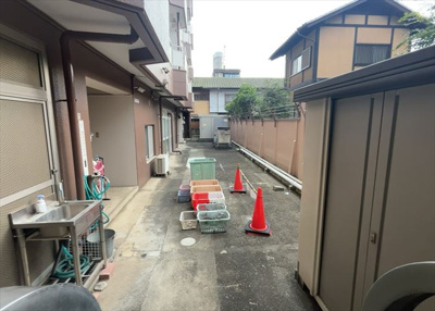 【設備】 | メゾン・ド・ノア天神町 | 共有部分は、住民なら誰もが使える設備のこと。例えば駐車場やエレベーター、インターネット設備、セキュリティ設備などがあります。他にも、マンションの廊下・外部階段やエントランス・ゴミ置き場などがあります。