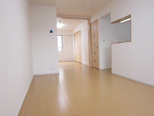 神戸市垂水区大町１丁目のアパートの居間・リビング