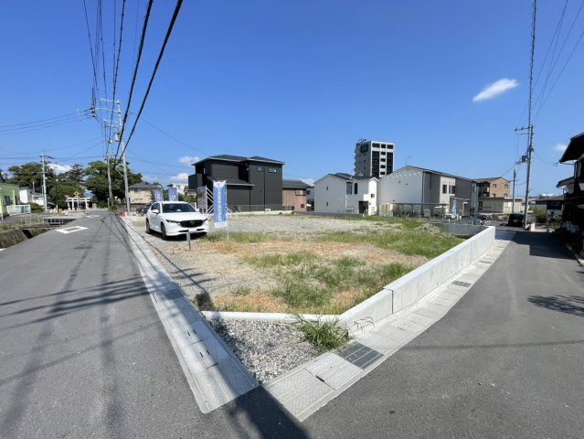草津市野路町　売土地の前面道路含む現地写真