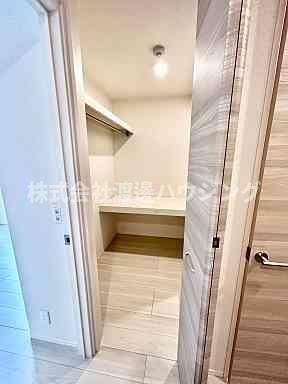 ラ・パーチェ江坂1の収納|ウオークインクローゼット