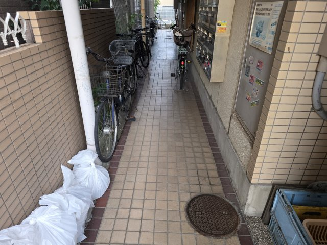 サンコーポラス坂本のエントランス
