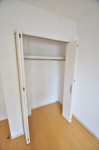 大阪市城東区今福西１丁目の賃貸マンションの収納