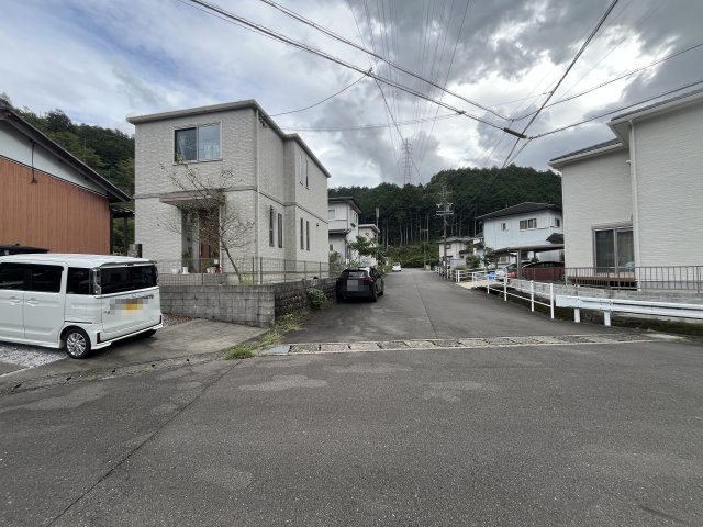 中古住宅　東深瀬の前面道路含む現地写真|西側道路