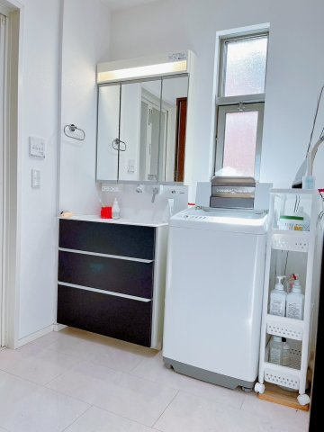 中古住宅　東深瀬の独立洗面台