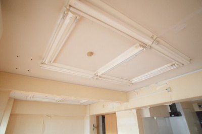 【設備】 | アッシュビル | 蛍光灯シーリング。