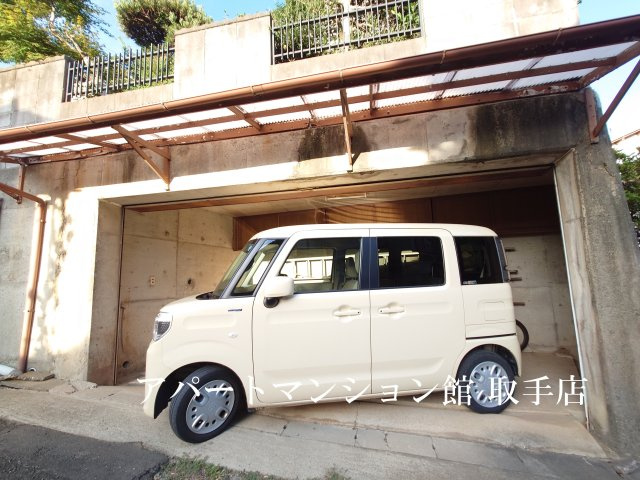 コンフォース井野台の駐車場