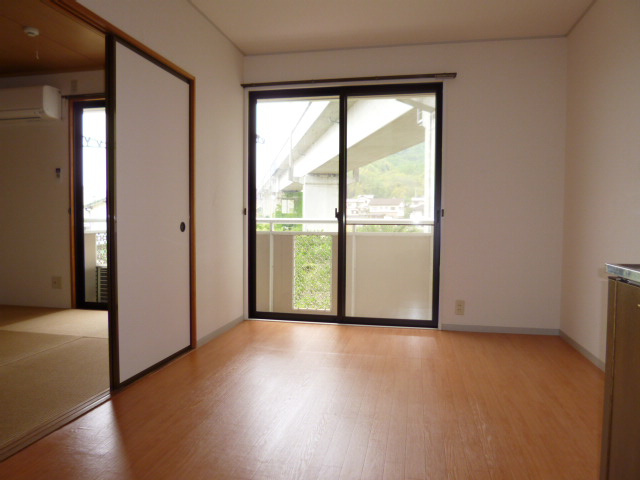 サリネージュ山手Ｄの居間・リビング