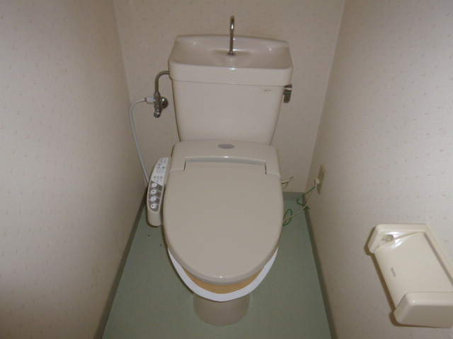 サリネージュ山手Ｄのトイレ|温水洗浄便座