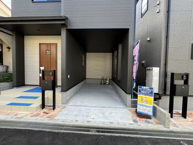 柏市光ヶ丘４丁目新築戸建【酒井根東小学校：5分】の駐車場|2号棟駐車スペース・愛車にやさしいビルトインガレージ