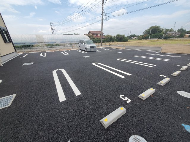グレイスフルAの駐車場