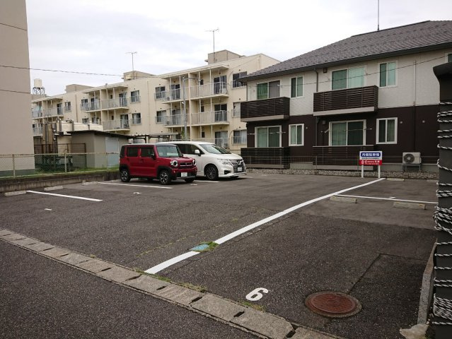 鐙西1丁目駐車場