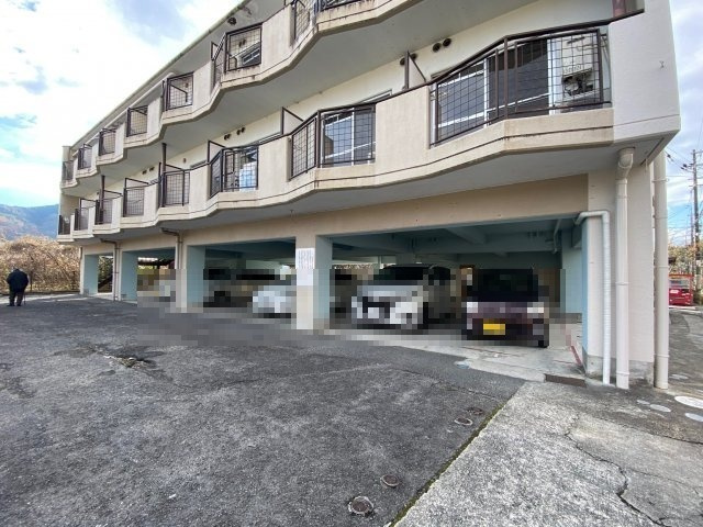 ライズワン河内長野レジデンスの駐車場