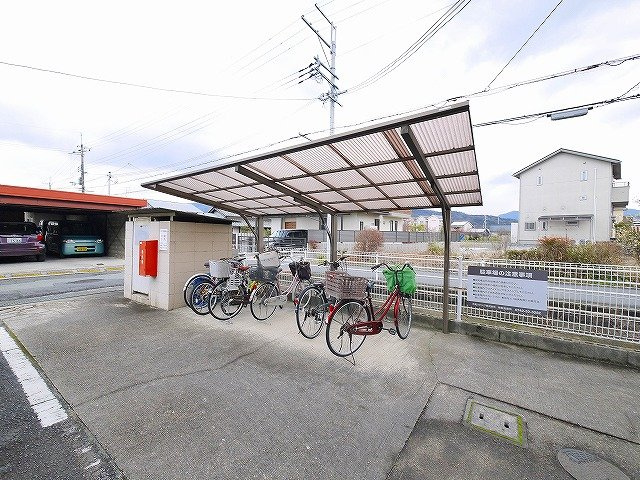 ヴィラコスモのその他共用部分|屋根付き駐輪場