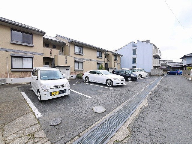 ヴィラコスモの駐車場|駐車場があります