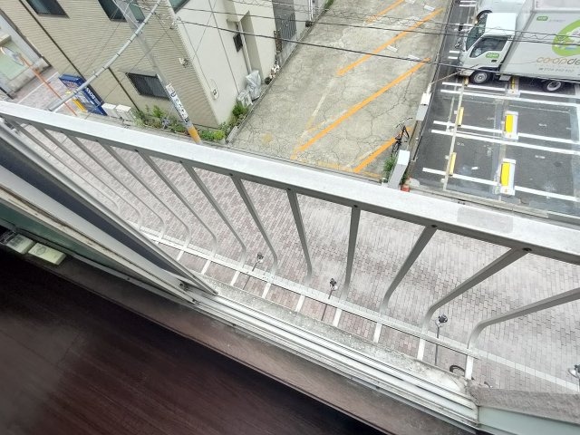 大塚ビルのバルコニー
