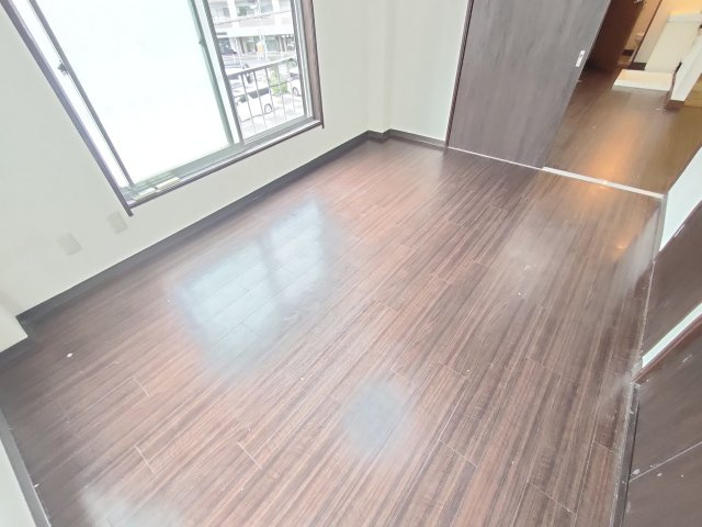 大塚ビルの洋室