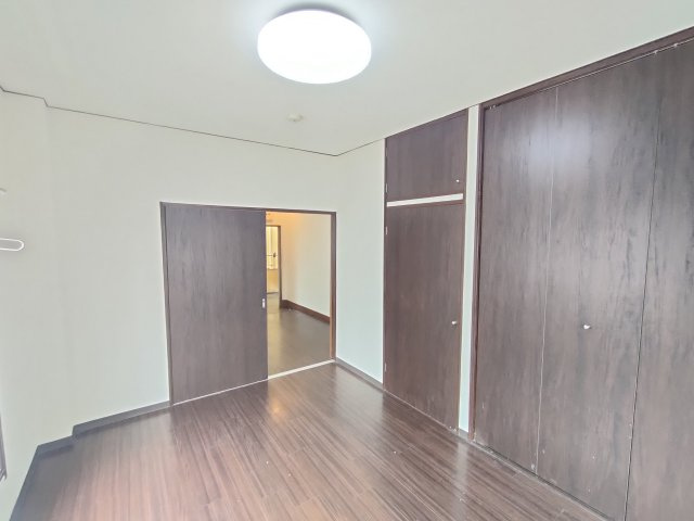 大塚ビルの洋室