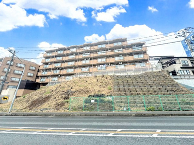 【外観】 | サングレイス東戸塚　壱番館 | ◆防犯面で安心のオートロック付きのマンションです。管理体制も良好で周辺にはスーパー等のお買い物施設が点在しております。