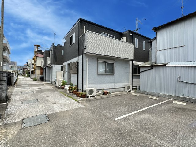 メリベル西門前 A棟の駐車場