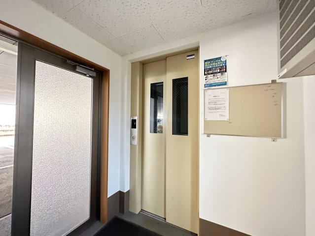 ミールのロビー