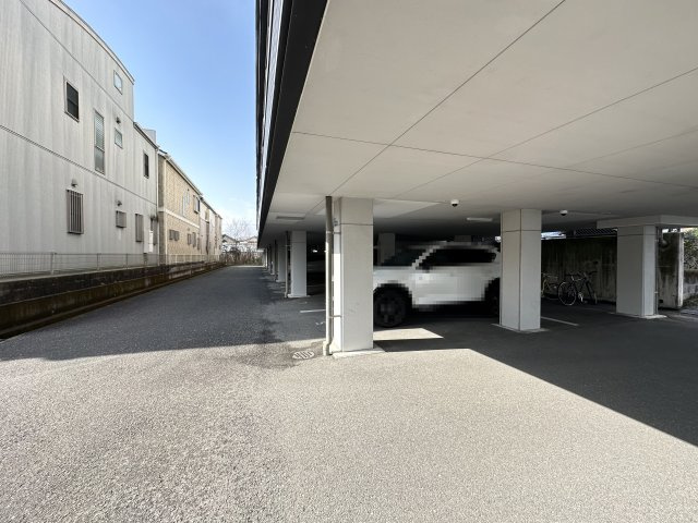 ミールの駐車場