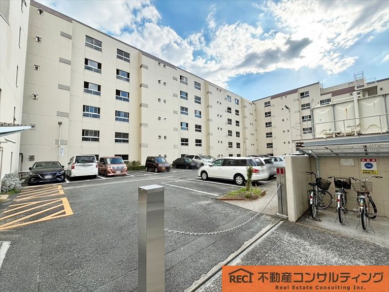 コスモハイツ甲子園口の駐車場