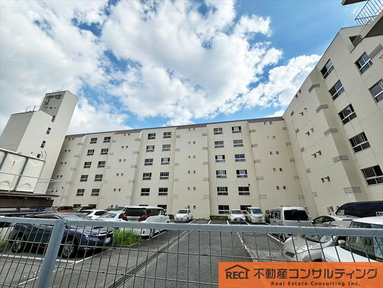コスモハイツ甲子園口の駐車場