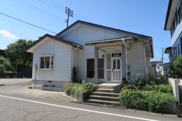 春日山町貸家の外観