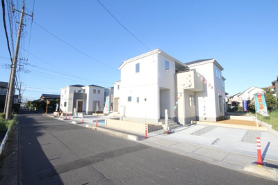 【前面道路含む現地写真】 | 三郷市彦成第4全5棟　1号棟 | 前面道路含む現地写真です