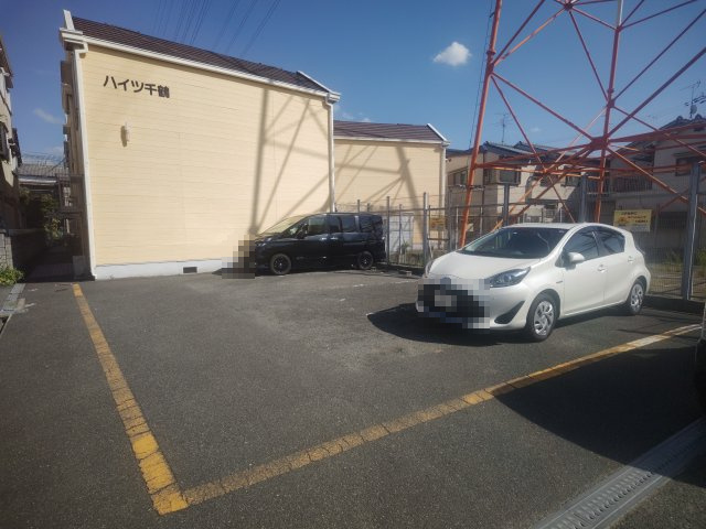 ハイツ千鶴の駐車場