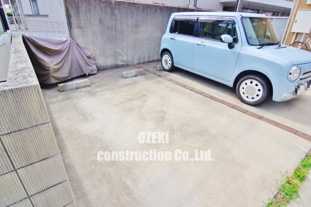 プティ・ボヌール北越谷の駐車場