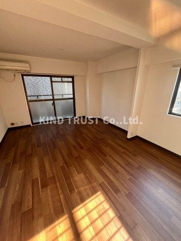 メゾンエイコー浮田の居間・リビング|使いやすい居間です