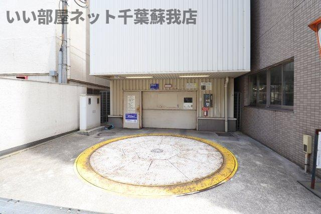 メゾン・ド・ヴィレ千葉中央の駐車場