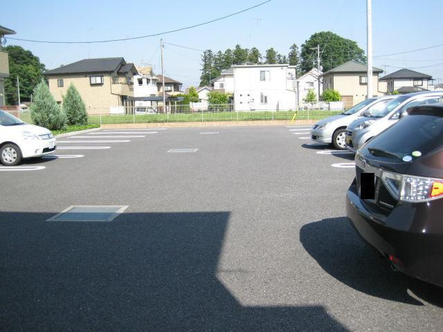 ラコントルCの駐車場