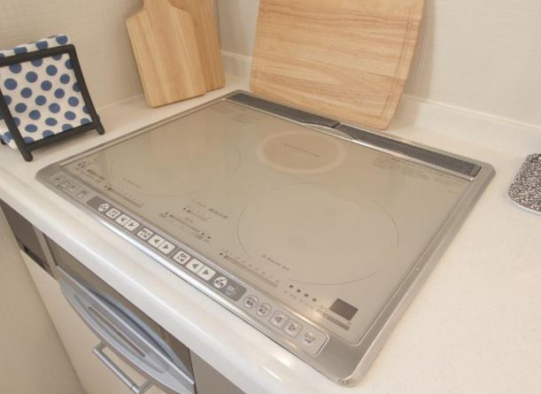 【中古】川越市砂新田中古住宅のキッチン|IHクッキングヒーター付きでお掃除も楽々！エコで安心のオール電化住宅です！
