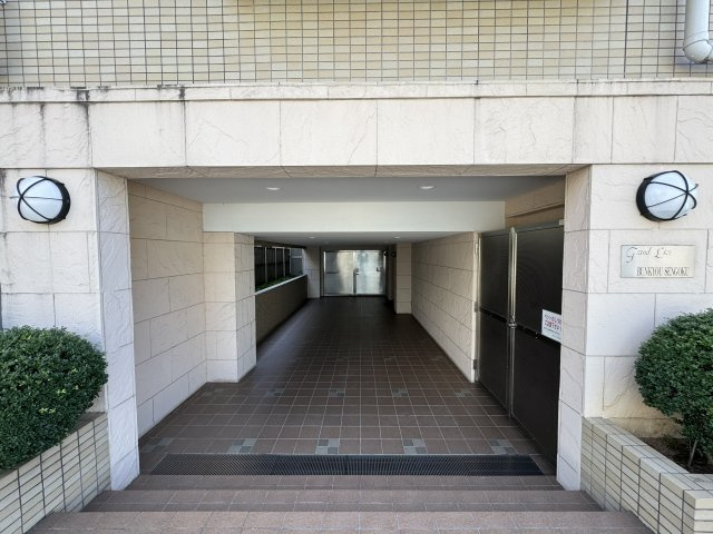 グランリックス文京千石のエントランス|重厚感のあるエントランス