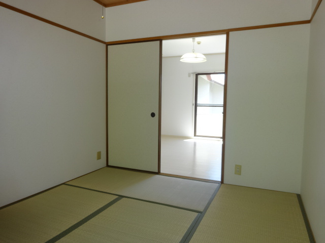 シンフォニー逆瀬川の和室