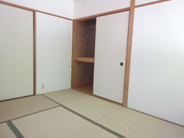 シンフォニー逆瀬川の和室