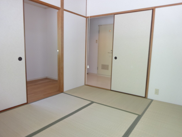 シンフォニー逆瀬川の和室