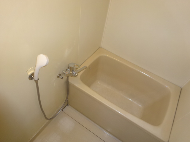 シンフォニー逆瀬川の浴室