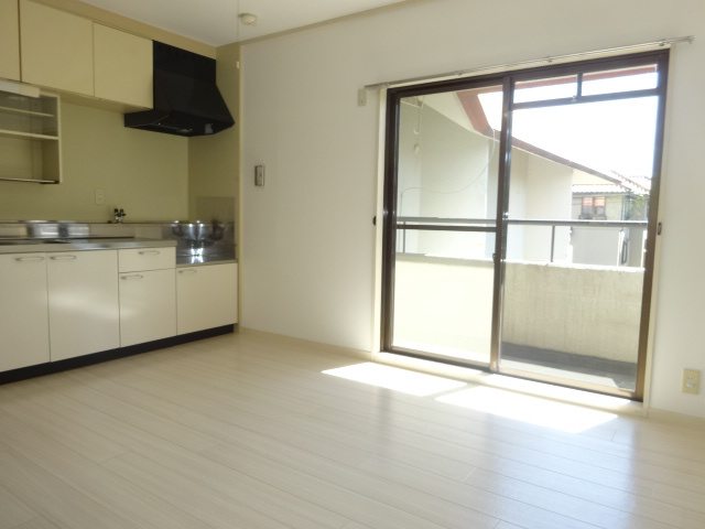 シンフォニー逆瀬川の居間・リビング