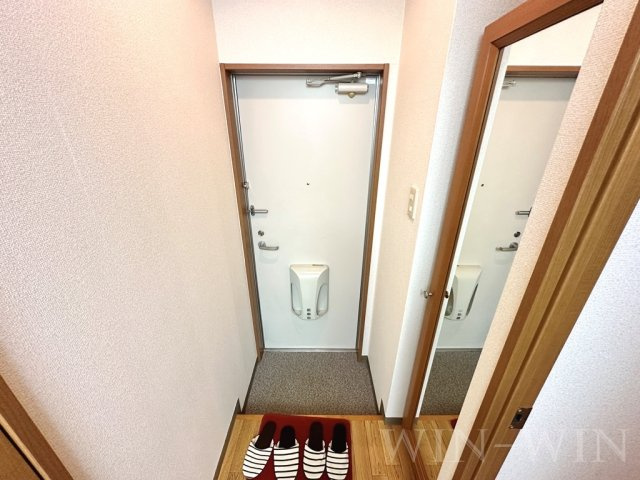 サンプレミア前芝西の玄関