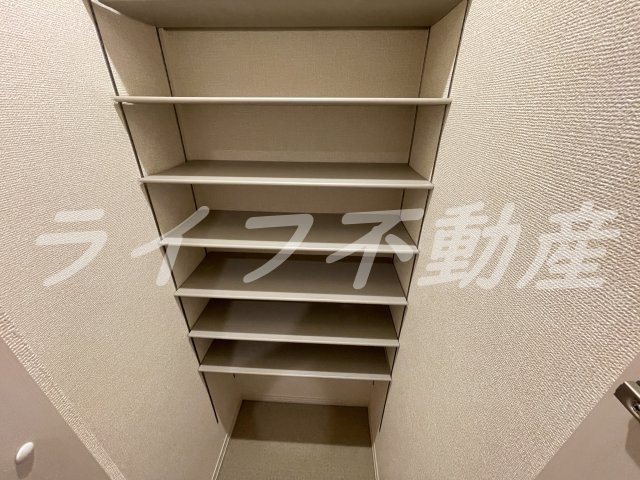 レスペランスA棟の収納|便利な収納スペースです