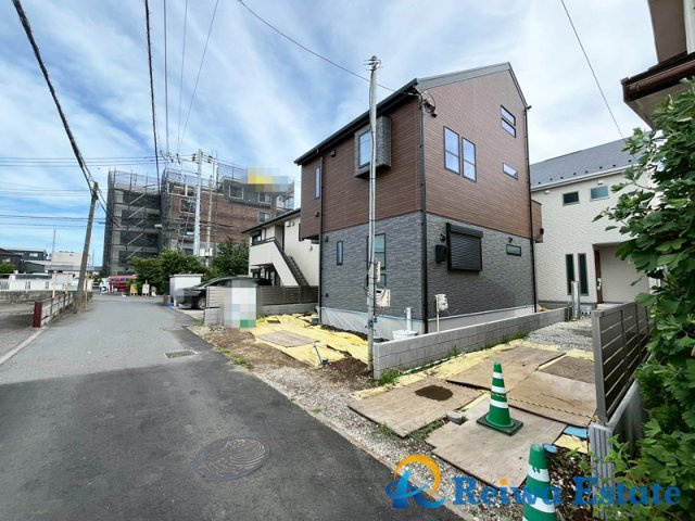 新築戸建　茅ヶ崎市菱沼1丁目の前面道路含む現地写真