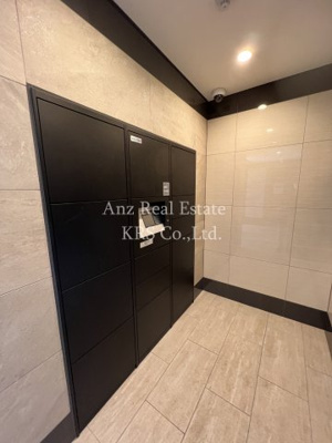 【その他共用部分】 | プレサンス京町堀 | 大切な荷物をお預かり！宅配ボックスが設置されています！