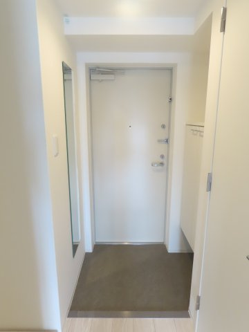 大阪市淀川区十三本町２丁目の賃貸マンションの玄関