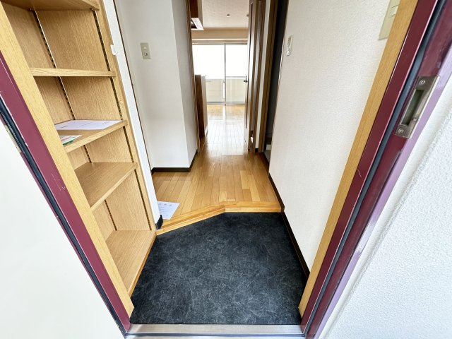 アスティオンYの玄関